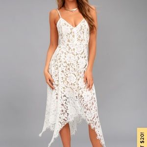 Lulu’s white lace dress M